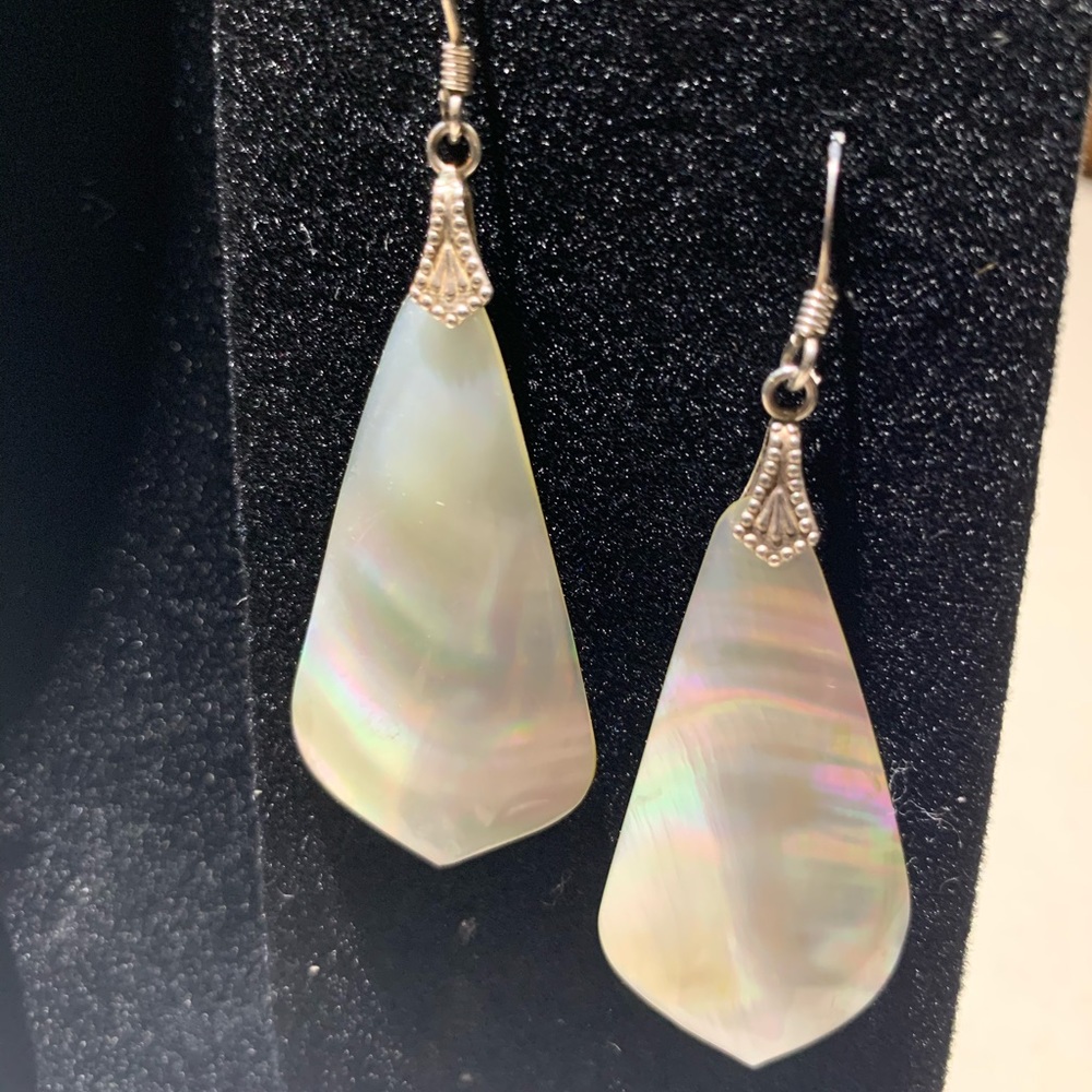 Shell Necklace and Earring Set - Picture 2 of 3